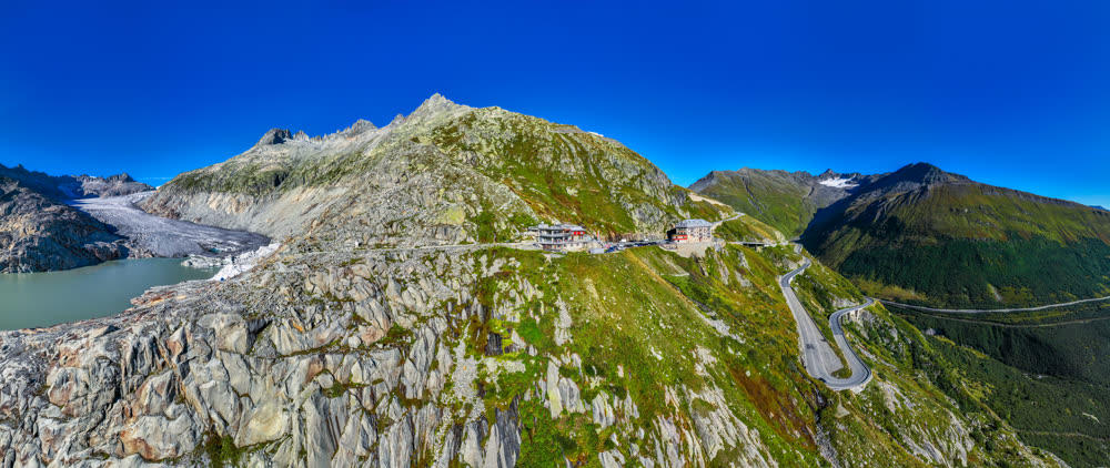Rhonegletscher mit Gletschersee an der Furkapassstraße